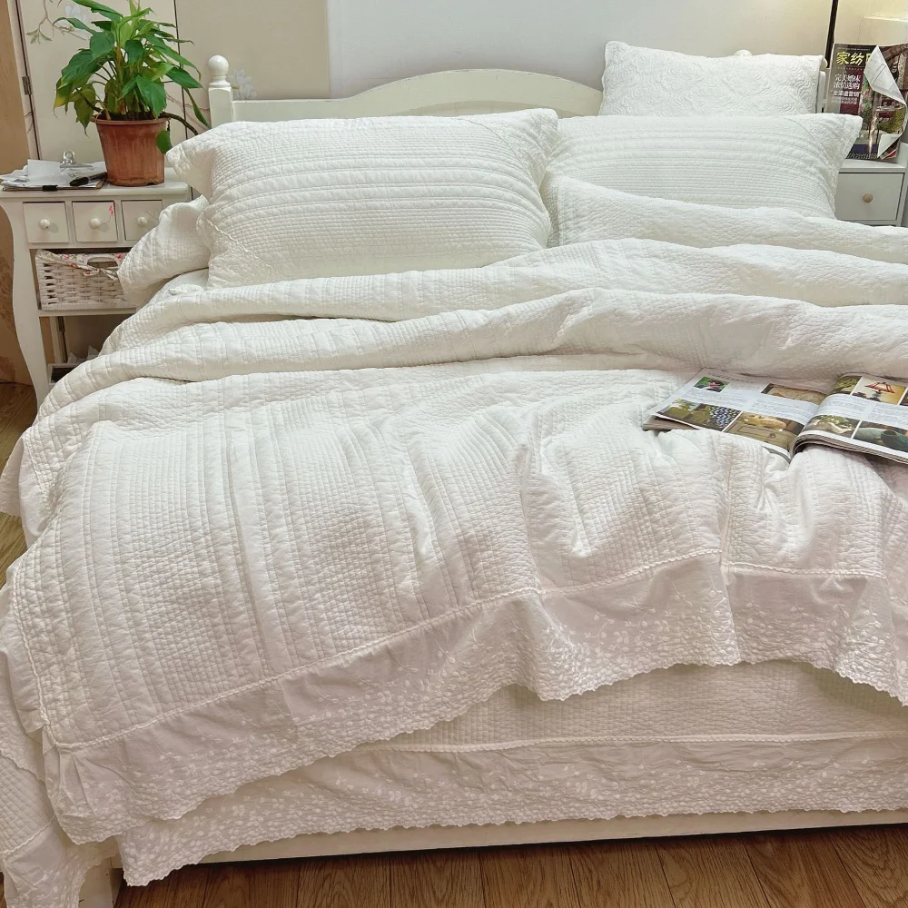 Set Copriletto Trapuntato di L - Embroidery Bali recensione e prezzo
